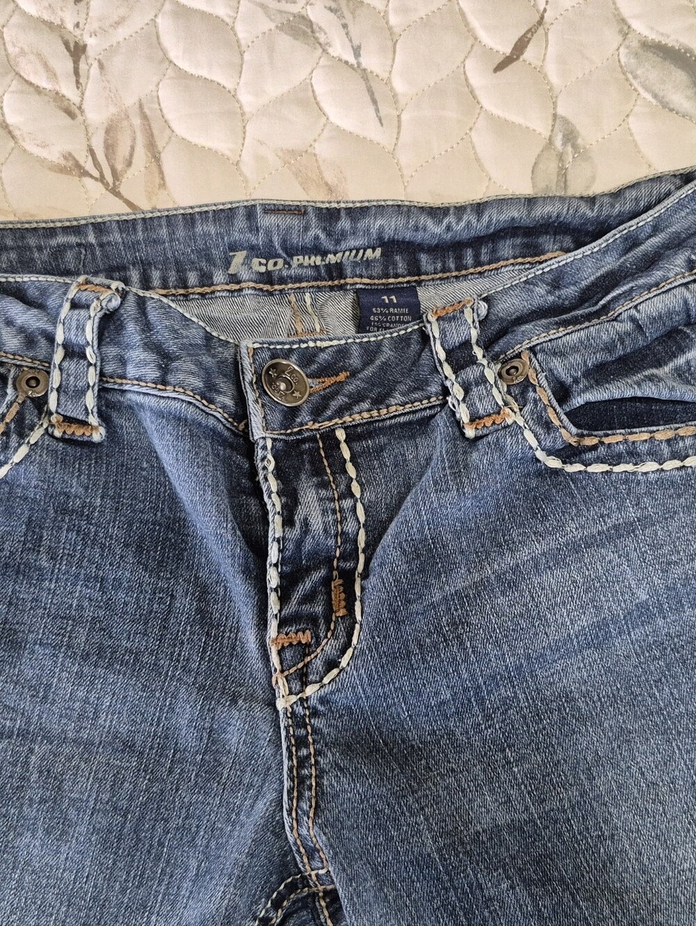 ZCO Premium Juniors's Straight Leg Jeans in Medium Blue Wash - Picture 7 of 10